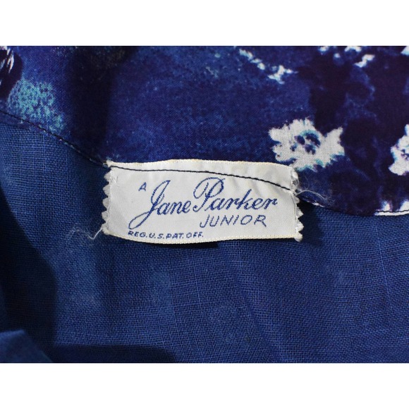 A Jane Parker Junior 50s Purple /Blue Patterned Dress with Velvet Waist Detail - Picture 7 of 7